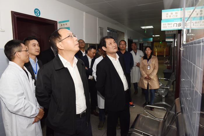 调研团一行视察杭州市第三人民医院衢州皮肤科协作诊疗中心.jpg