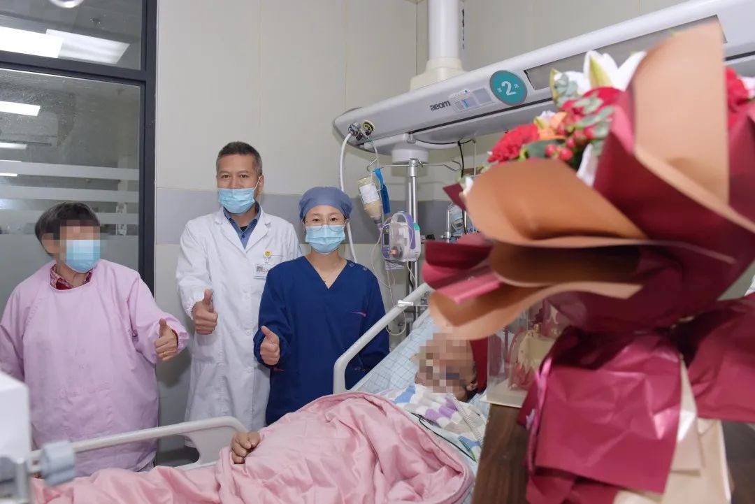 ICU百岁老人.jpg