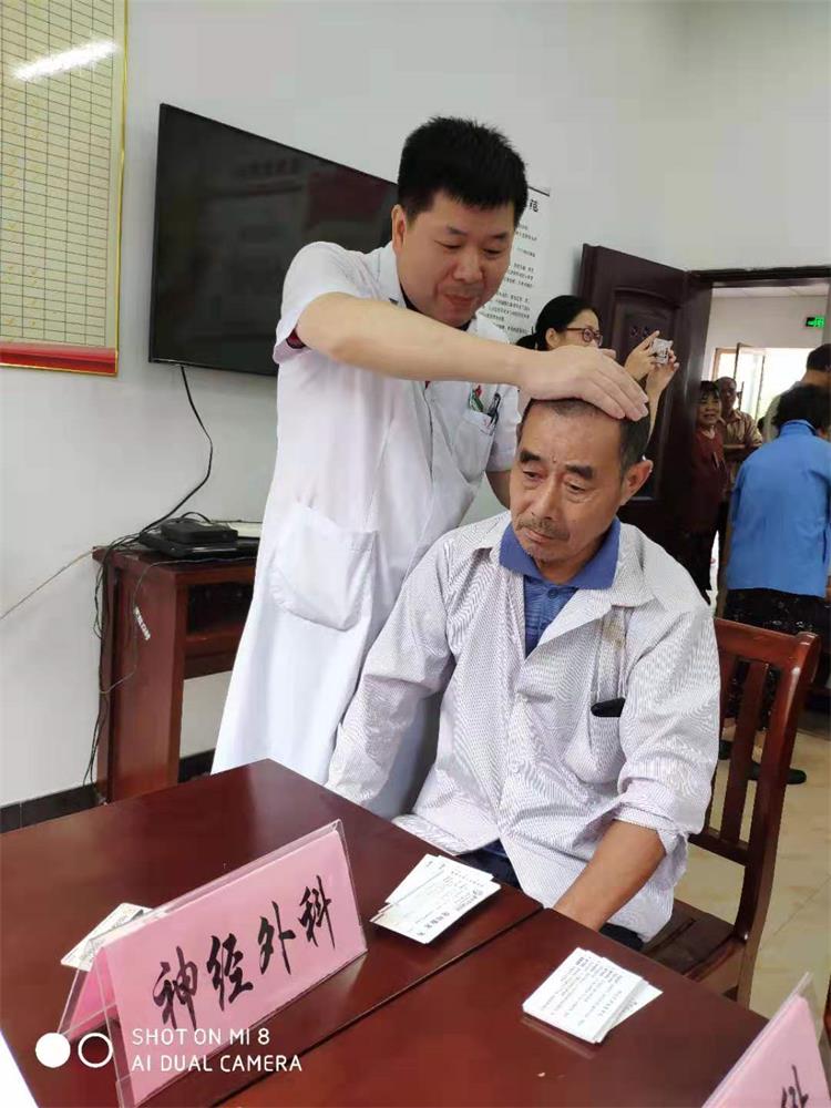 认真查体，指导康复！.jpg