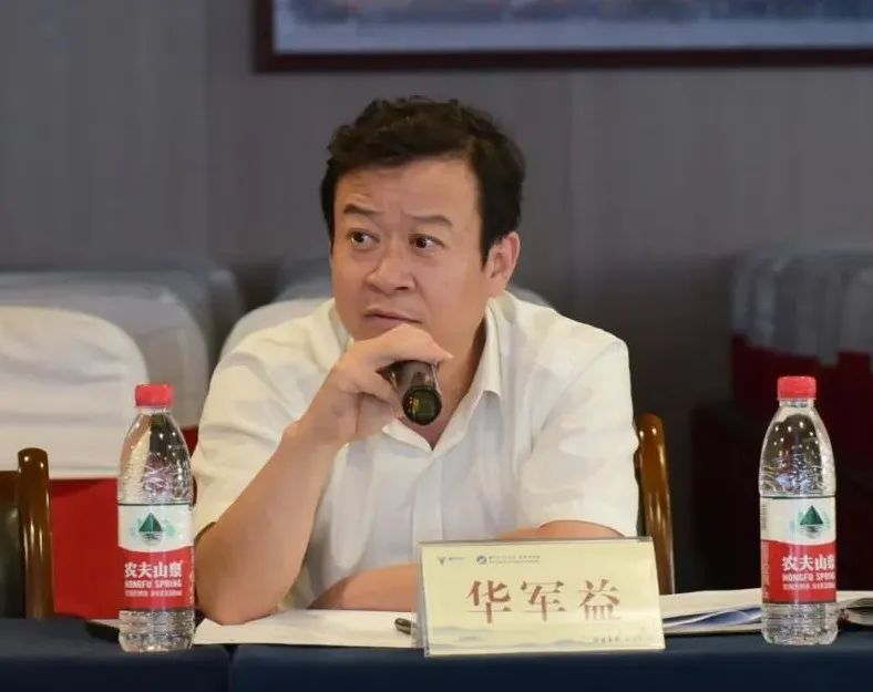 华书记.png