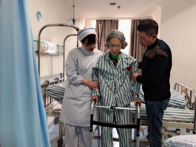 护理上参考快速康复外科模式，帮助程奶奶加速术后康复.jpg