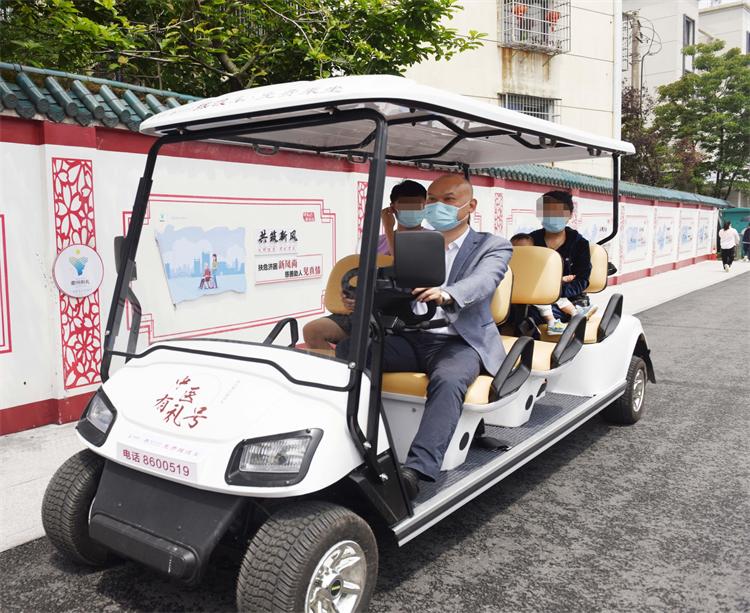 摆渡车.jpg