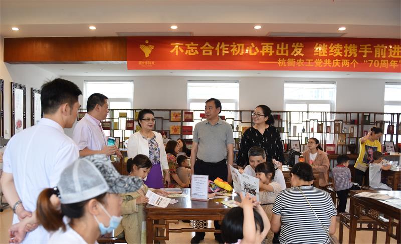 吕玉茹、王会荣、周江文在活动现场.jpg